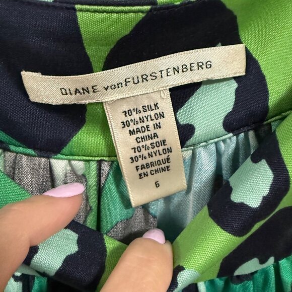 Diane Von Furstenberg Blue Green‎ Silk Blend Leopard Print Blouse Size 6 - Picture 2 of 9